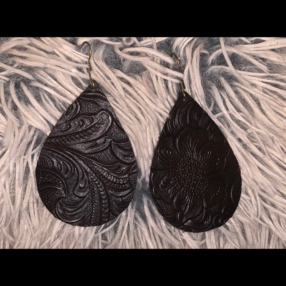 Black printed teardrop earrings